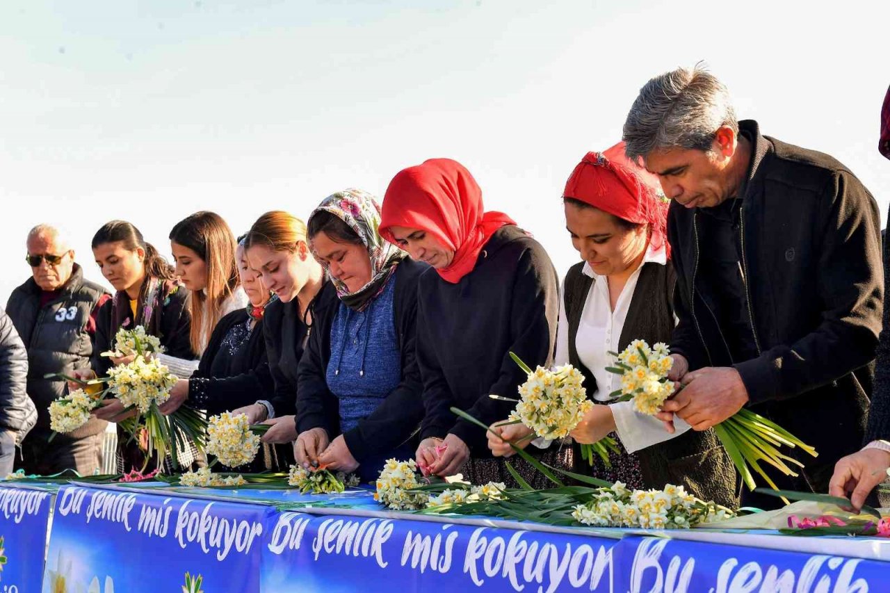 Mersin’de Nergis Şenliği düzenlendi