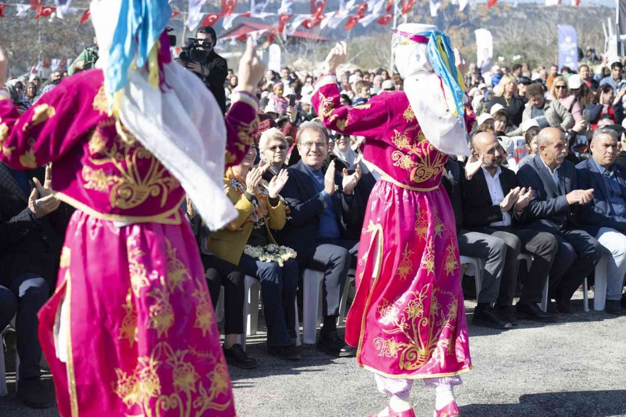 Mersin’de Nergis Şenliği düzenlendi