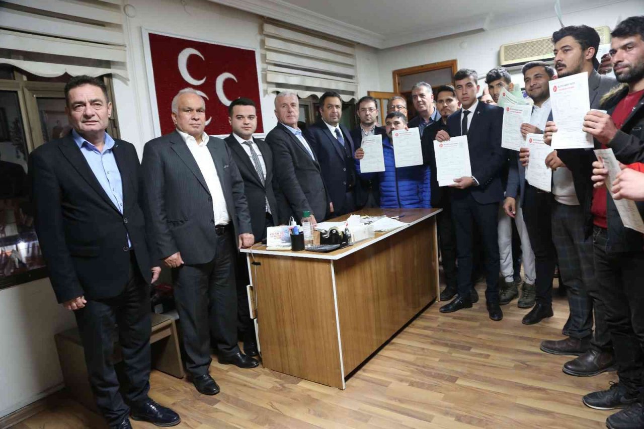 Mersin’de 150 genç MHP’ye katıldı