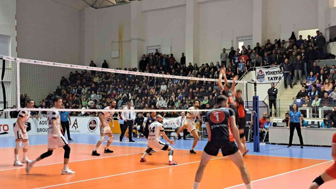 Efeler Ligi: TÜRŞAD: 0 - Ziraat Bankkart: 3