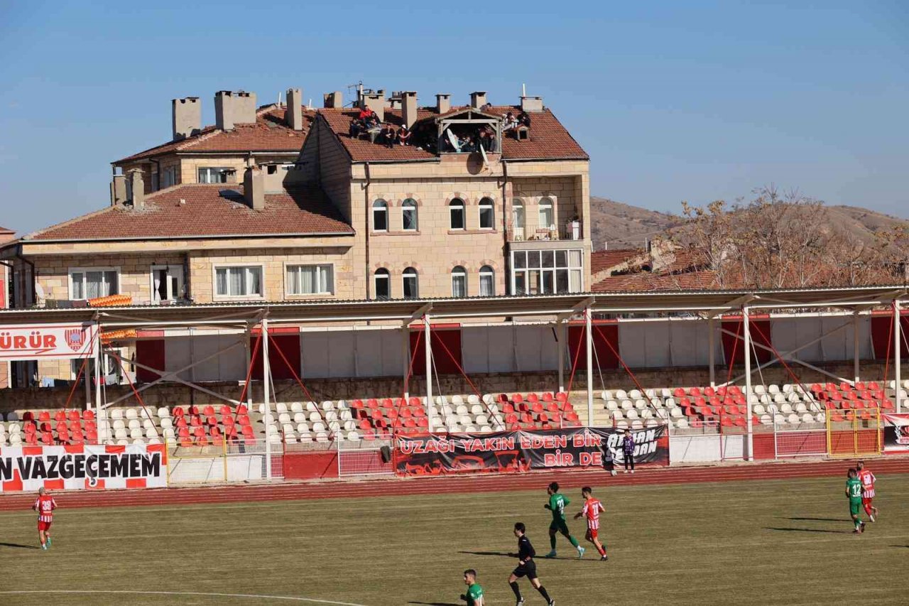 Nevşehir Belediyespor taraftarları maçı çatıdan izledi