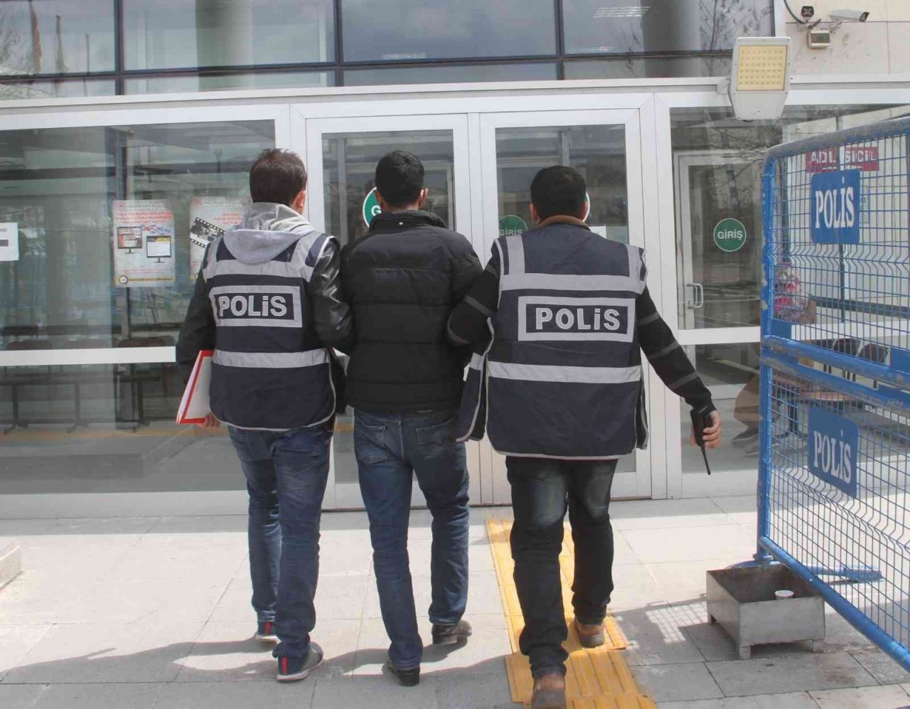 Hırsızların çaldığı malzemeler hurdalıktan çıktı