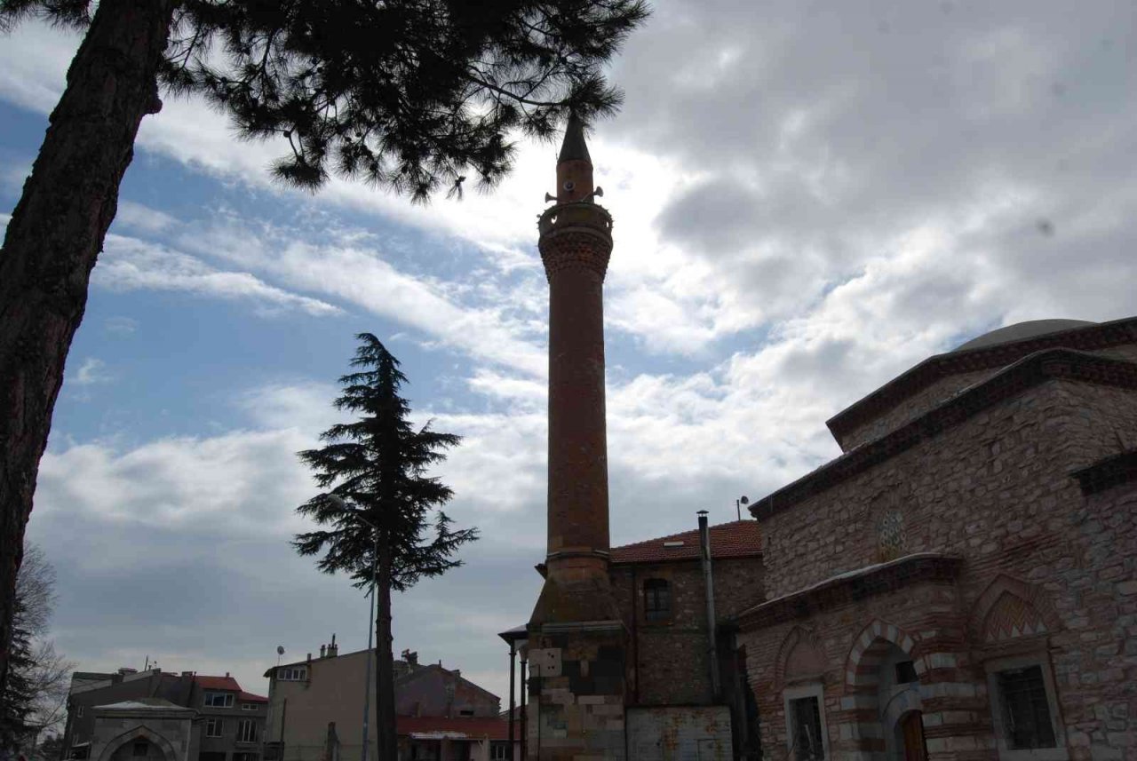 Karamanoğlu Mehmet Bey’in yaptırdığı 800 yıllık cami halen ayakta