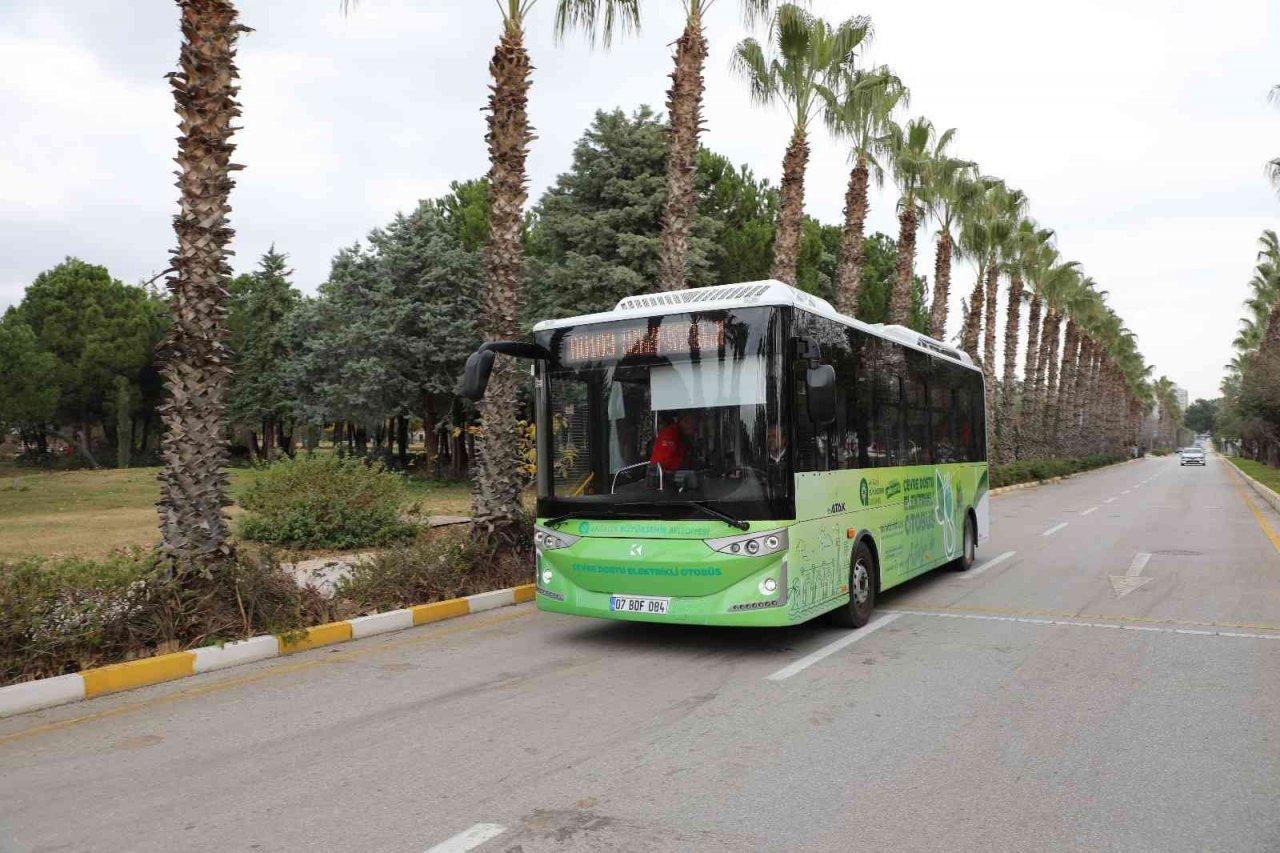 Çevre dostu elektrikli otobüsler ücretsiz olarak öğrencilerin hizmetinde