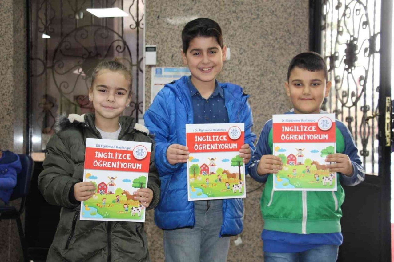 Aydın Büyükşehir Belediyesi Şehir Tiyatrosu çocuklara unutulmaz bir gün yaşattı