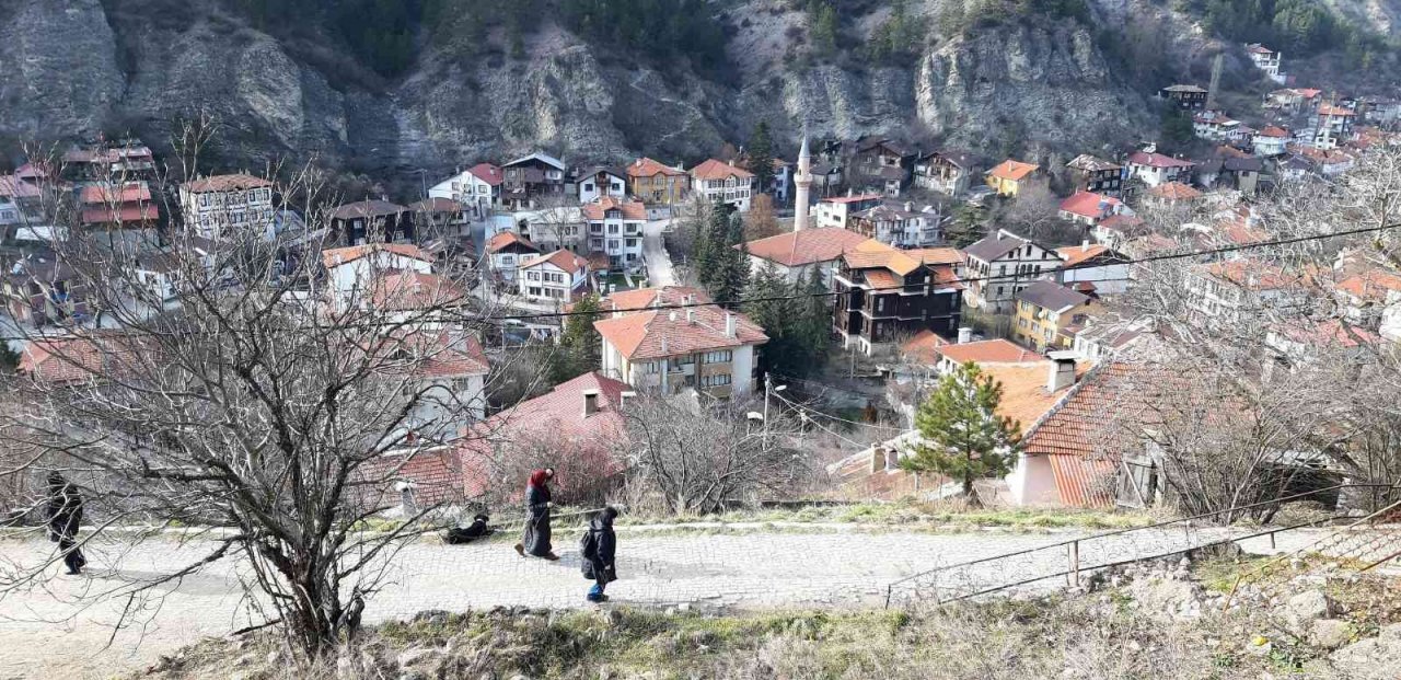 "Sakin şehir" ünvanlı Mudurnu, kültür turizmini sevenlerin ilgisini çekiyor