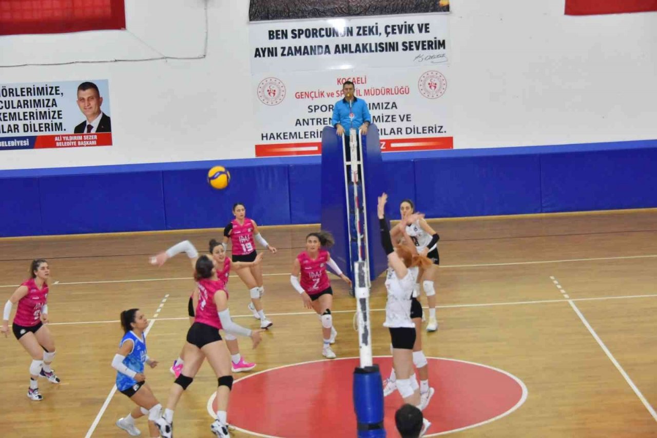 “Bizim Kızlar” grup liderliğini sürdürüyor