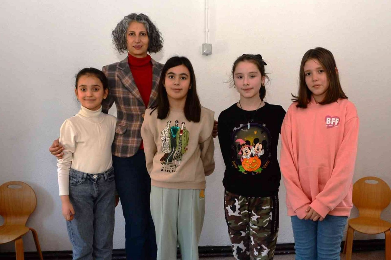 Bozüyük Belediyesi Sanatevi Sömestir Atölyeleri "P4C" eğitimi ile başladı