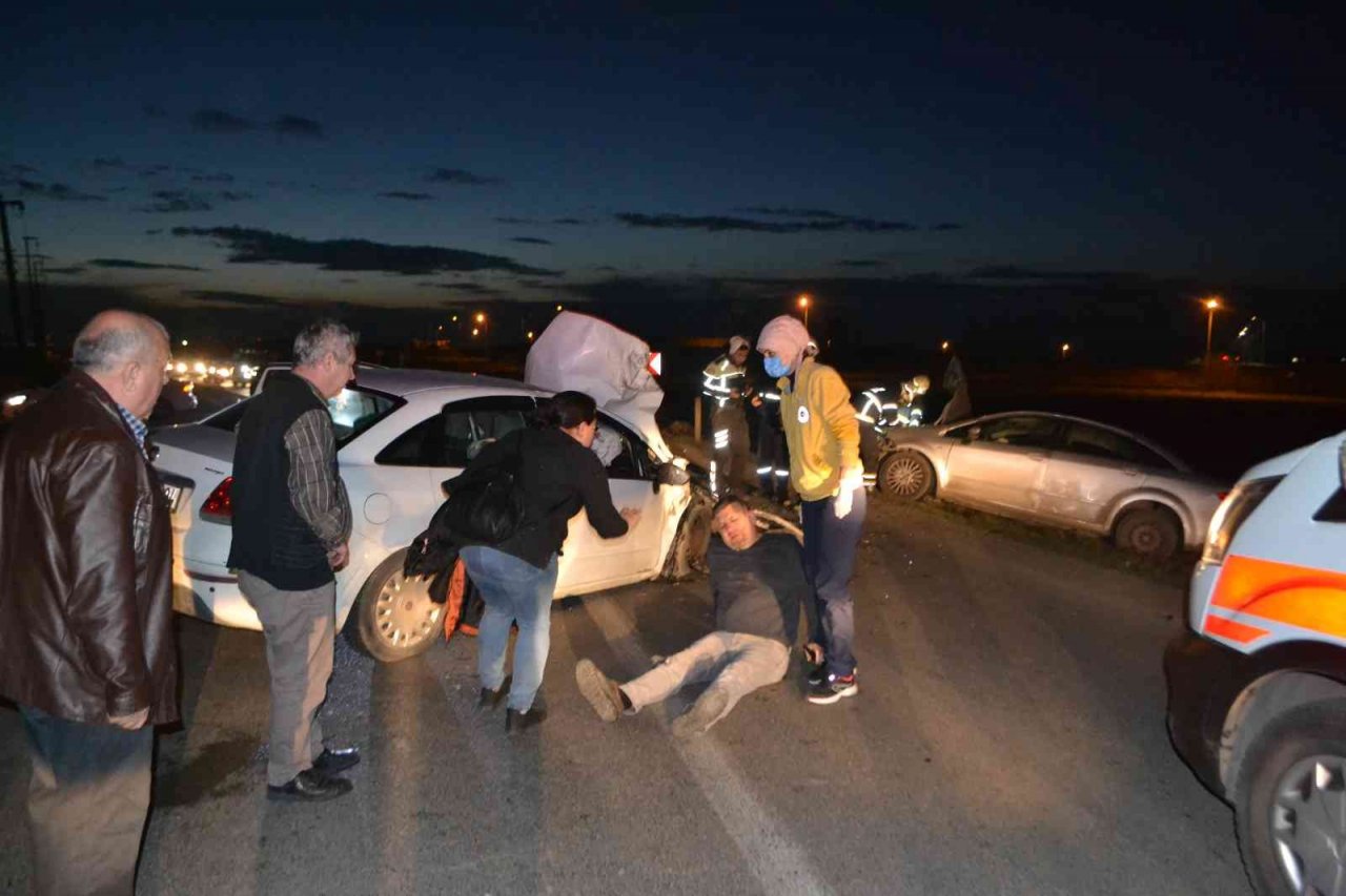 Çorlu’da iki otomobil kafa kafaya çarpıştı: 1 ölü, 3 yaralı