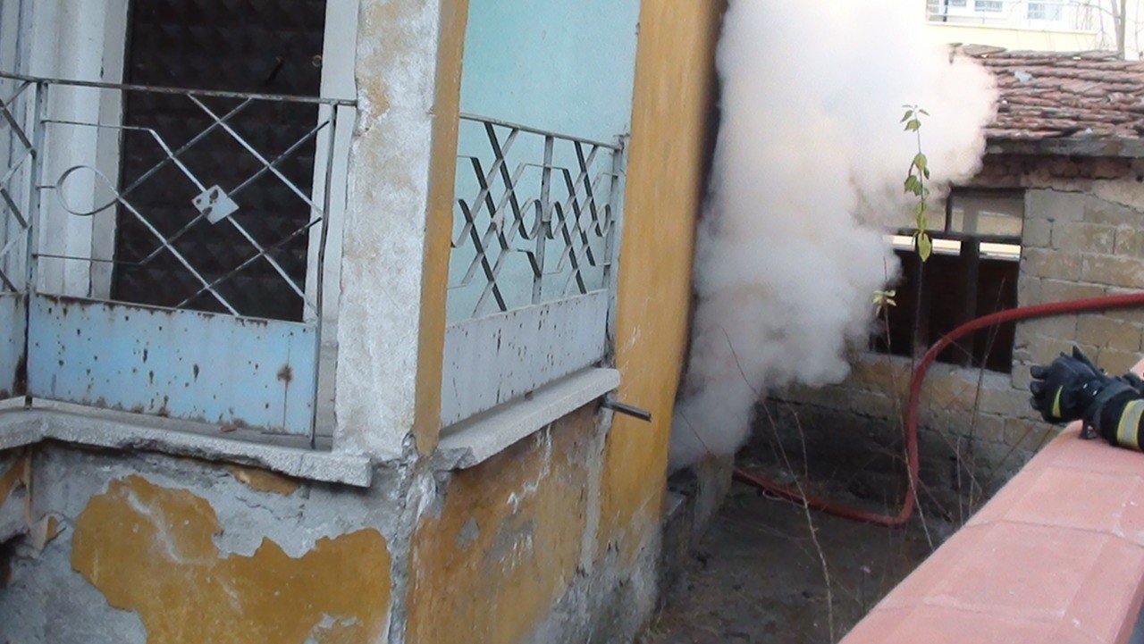 Metruk binadaki yangın paniğe sebep oldu