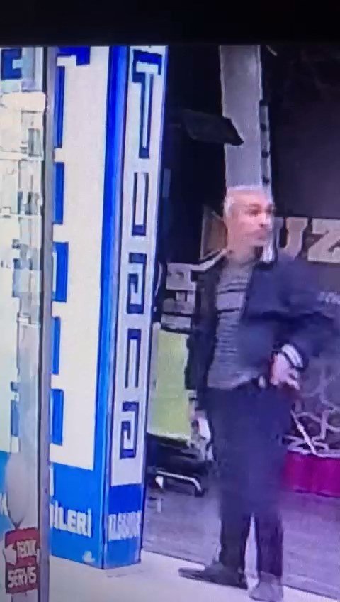 İlk önce telefonu çaldı ardından mağazaya girip fiyat sordu