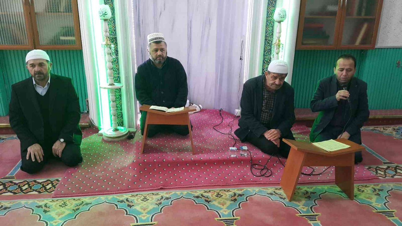 Şehitler ve ahirete göç etmişler için Kur’an-ı Kerim ve Mevlid-i Şerif okutuldu