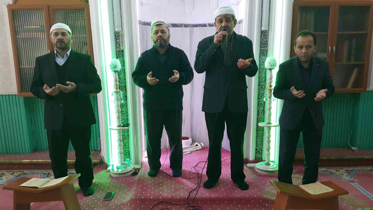 Şehitler ve ahirete göç etmişler için Kur’an-ı Kerim ve Mevlid-i Şerif okutuldu