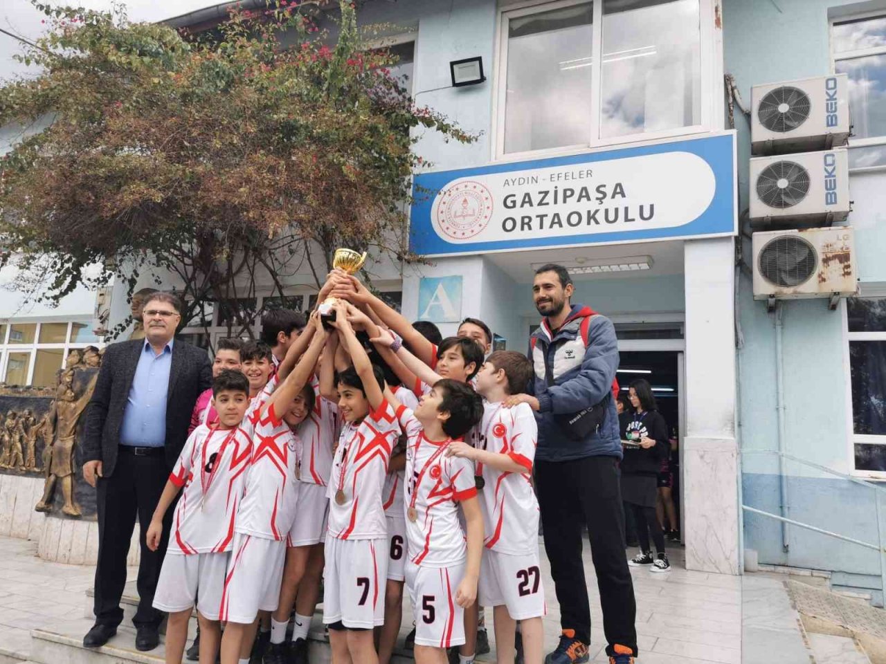 Gazipaşa Ortaokulu il birincisi oldu