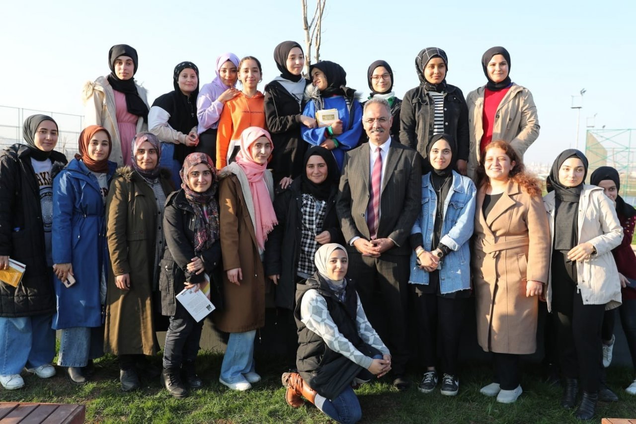 Gençler millet bahçesine hayran kaldı