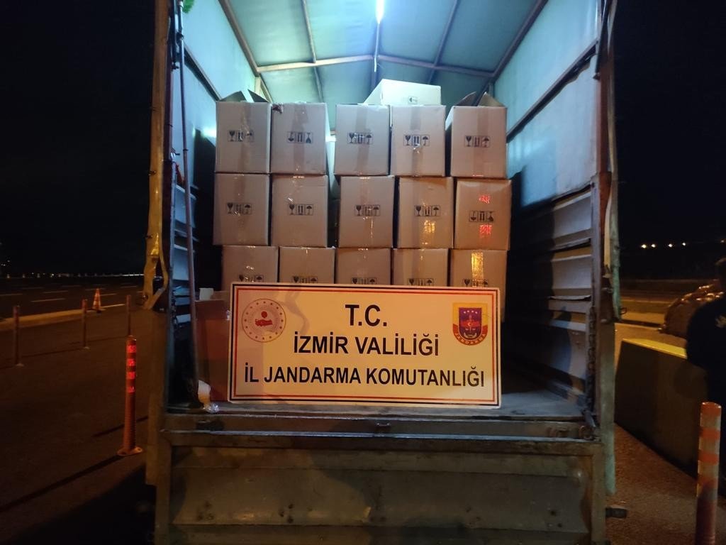 İzmir’de 2 milyon doldurulmuş makaron ele geçirildi