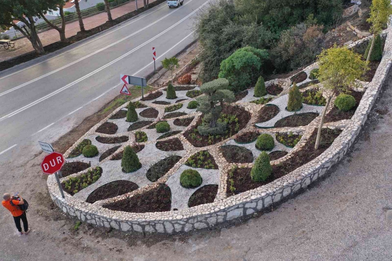 Kaş’ta peyzaj çalışmalarında 4 bin 625 bitki dikildi