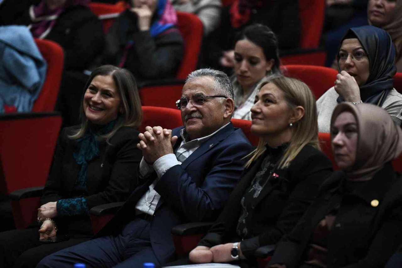 Başkan Büyükkılıç, ‘Siyaset Akademisi Kadın’ programına katıldı