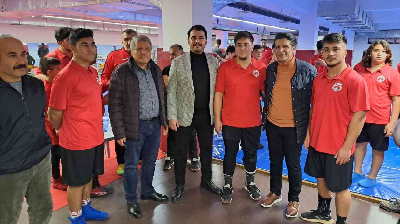 Döşemealtı Belediyesinin pehlivanları yeni sezon için kampa girdi