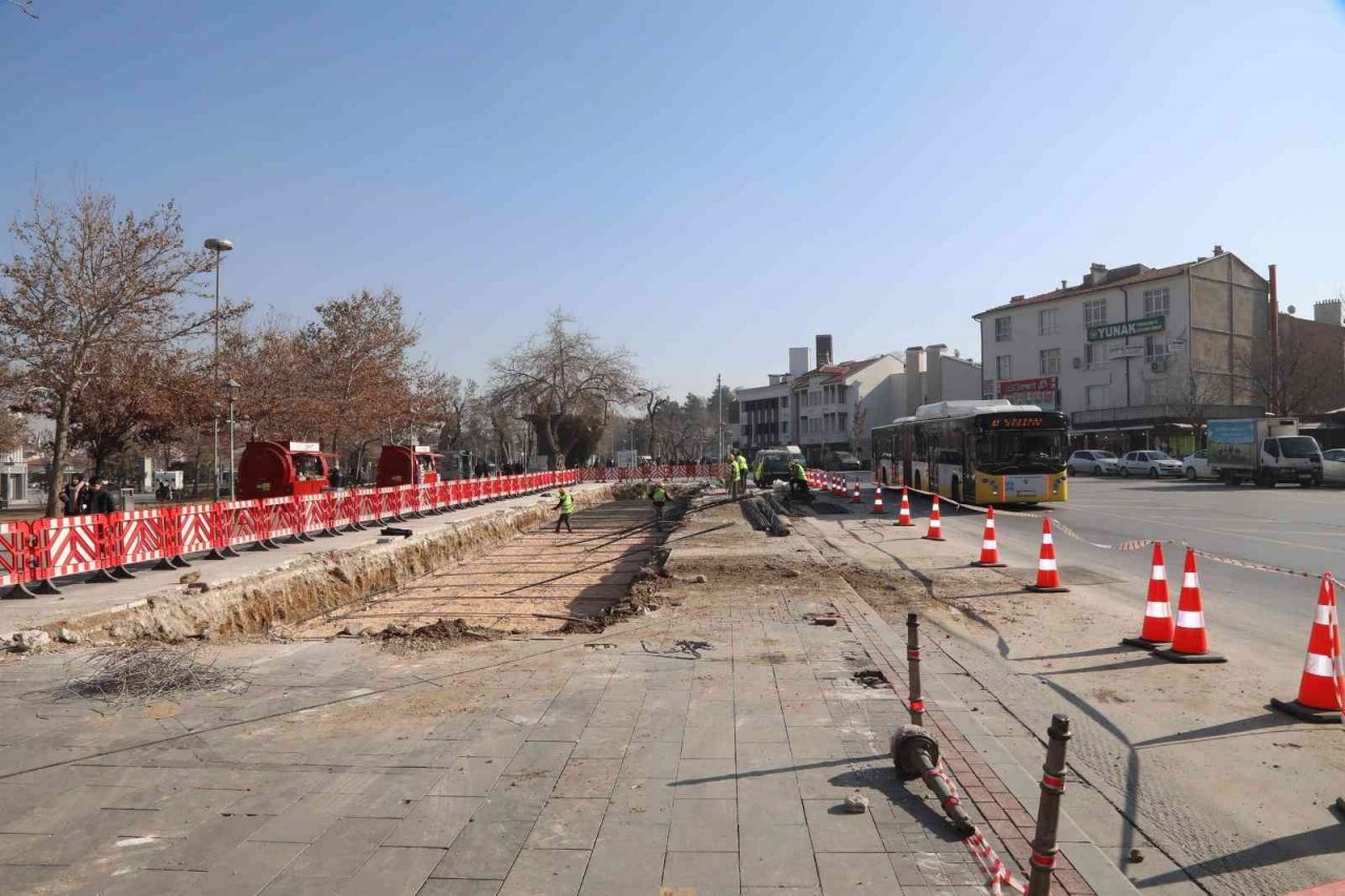 Konya Büyükşehir Kültürpark’a kapalı otobüs durakları yapıyor