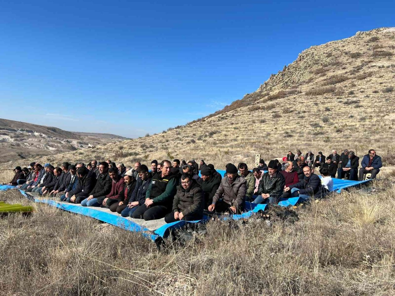 Köylüler kar duasına çıktı