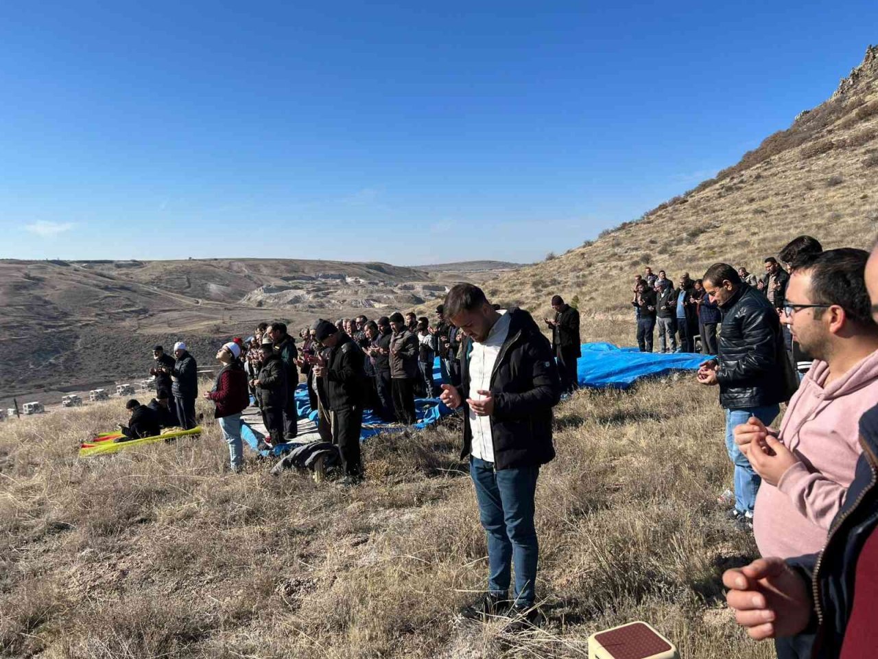 Köylüler kar duasına çıktı