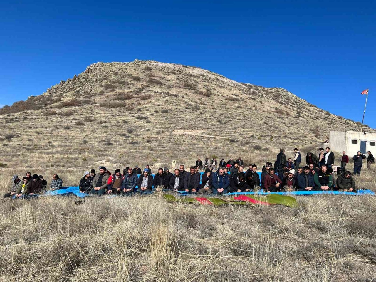 Köylüler kar duasına çıktı