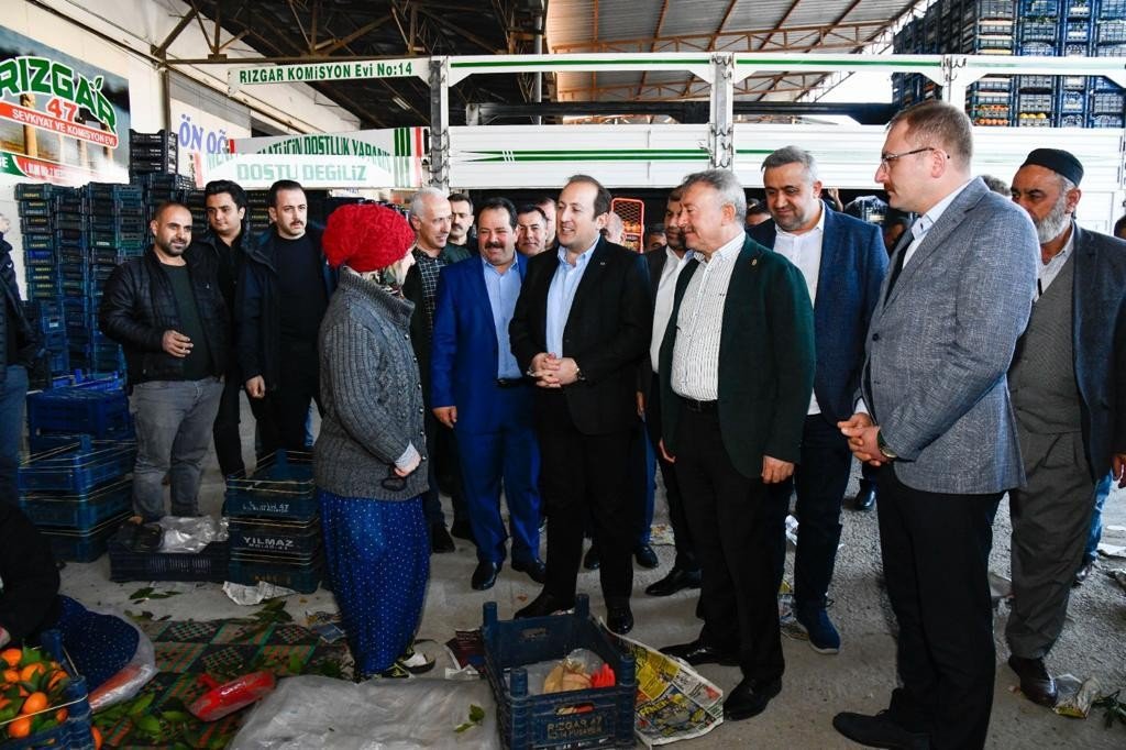 Vali Pehlivan, hal esnafıyla bir araya geldi