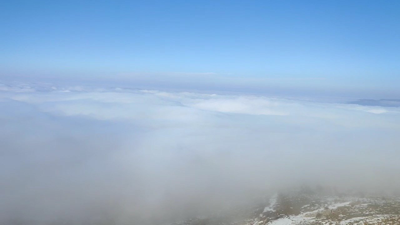 Siste kaybolan Hazar Gölü, yamaç paraşütçüleri tarafından havadan görüntülendi