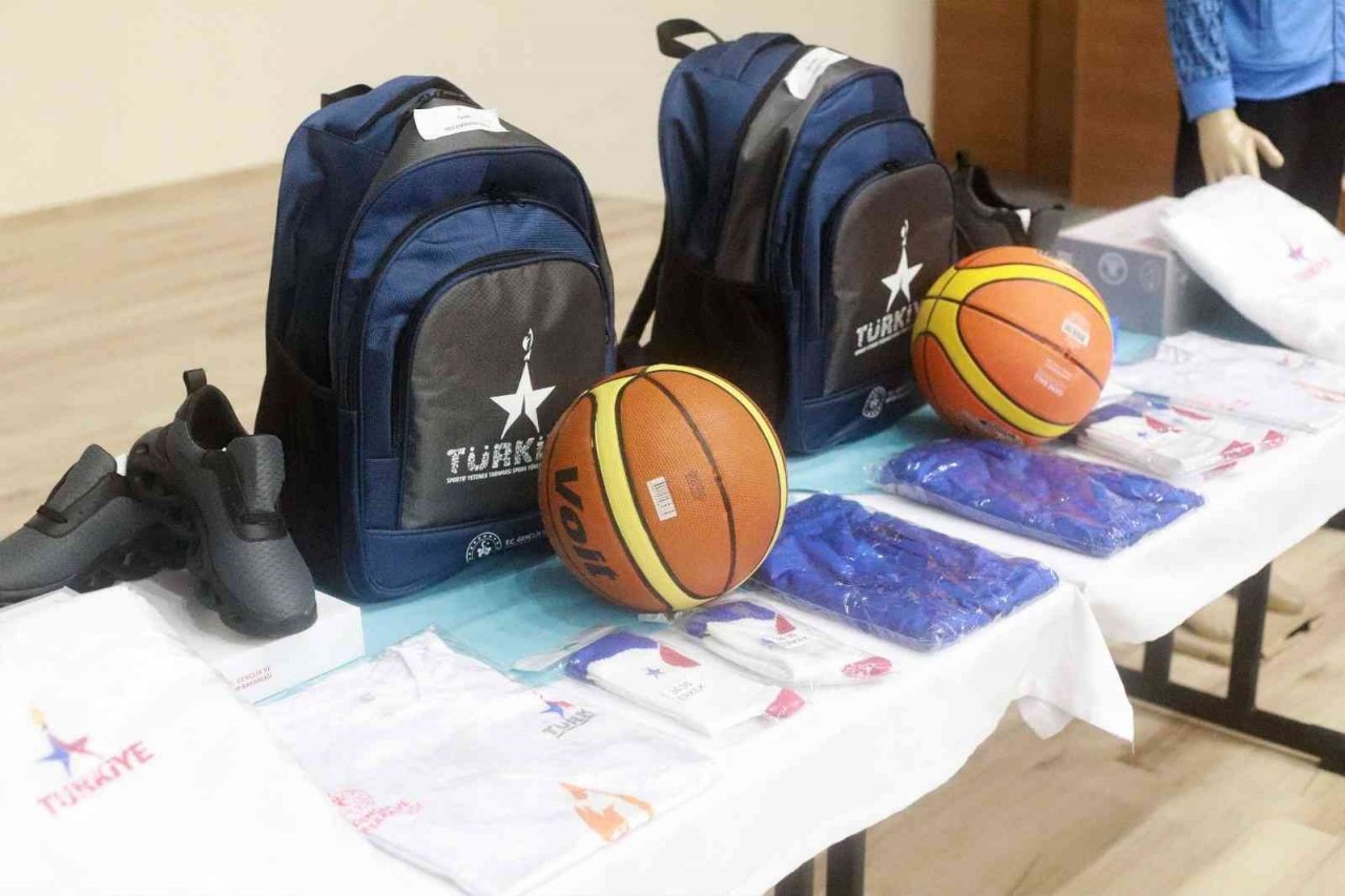 Geleceğin şampiyonları spor malzemelerine kavuştu