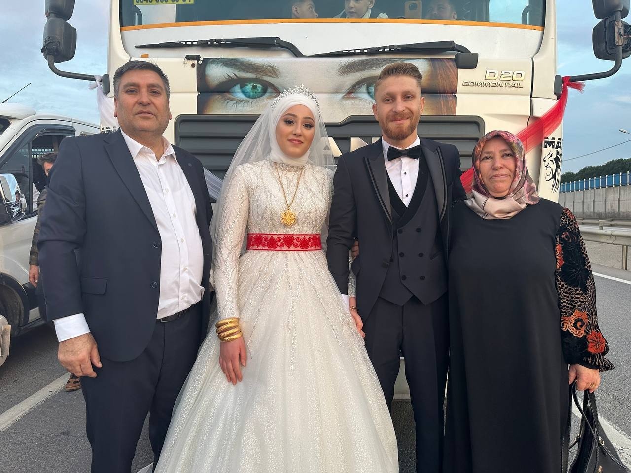 Sultanbeyli’de TIR gelin arabası oldu