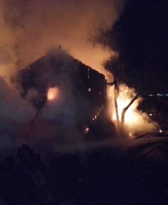 Tekirdağ’da bağ evi alev alev yandı