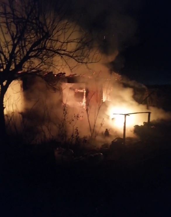 Tekirdağ’da bağ evi alev alev yandı