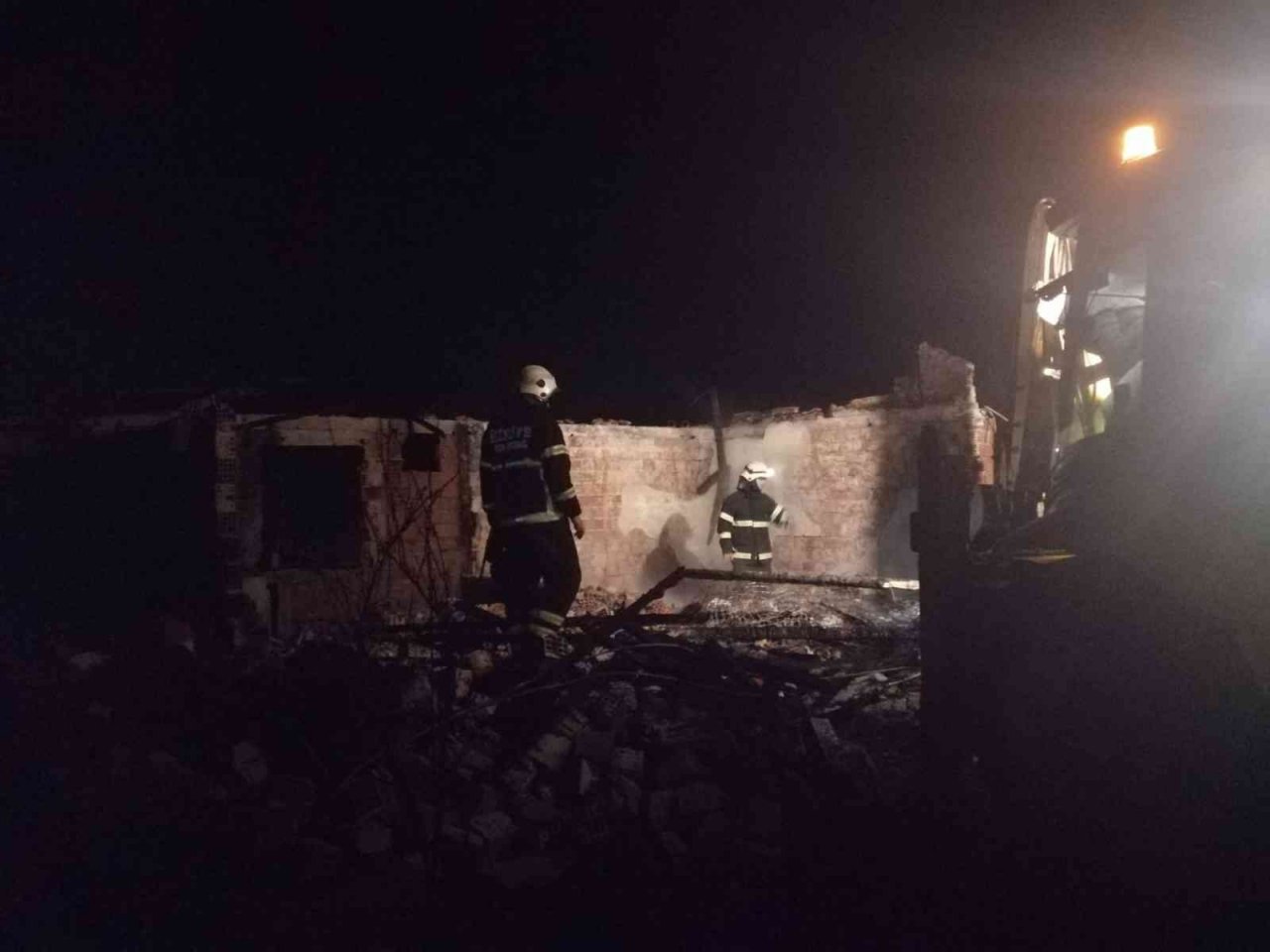 Tekirdağ’da bağ evi alev alev yandı