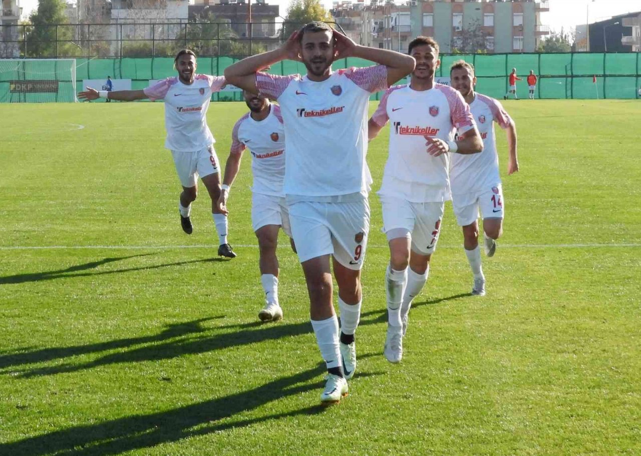 Kepez Belediyespor zirveyi korudu