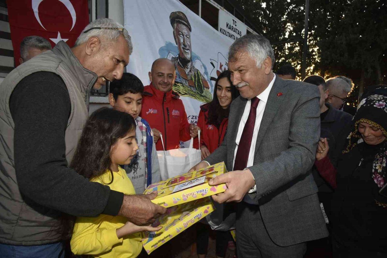 Başkan Karalar, Karataş’ta vatandaşlarla bir araya geldi