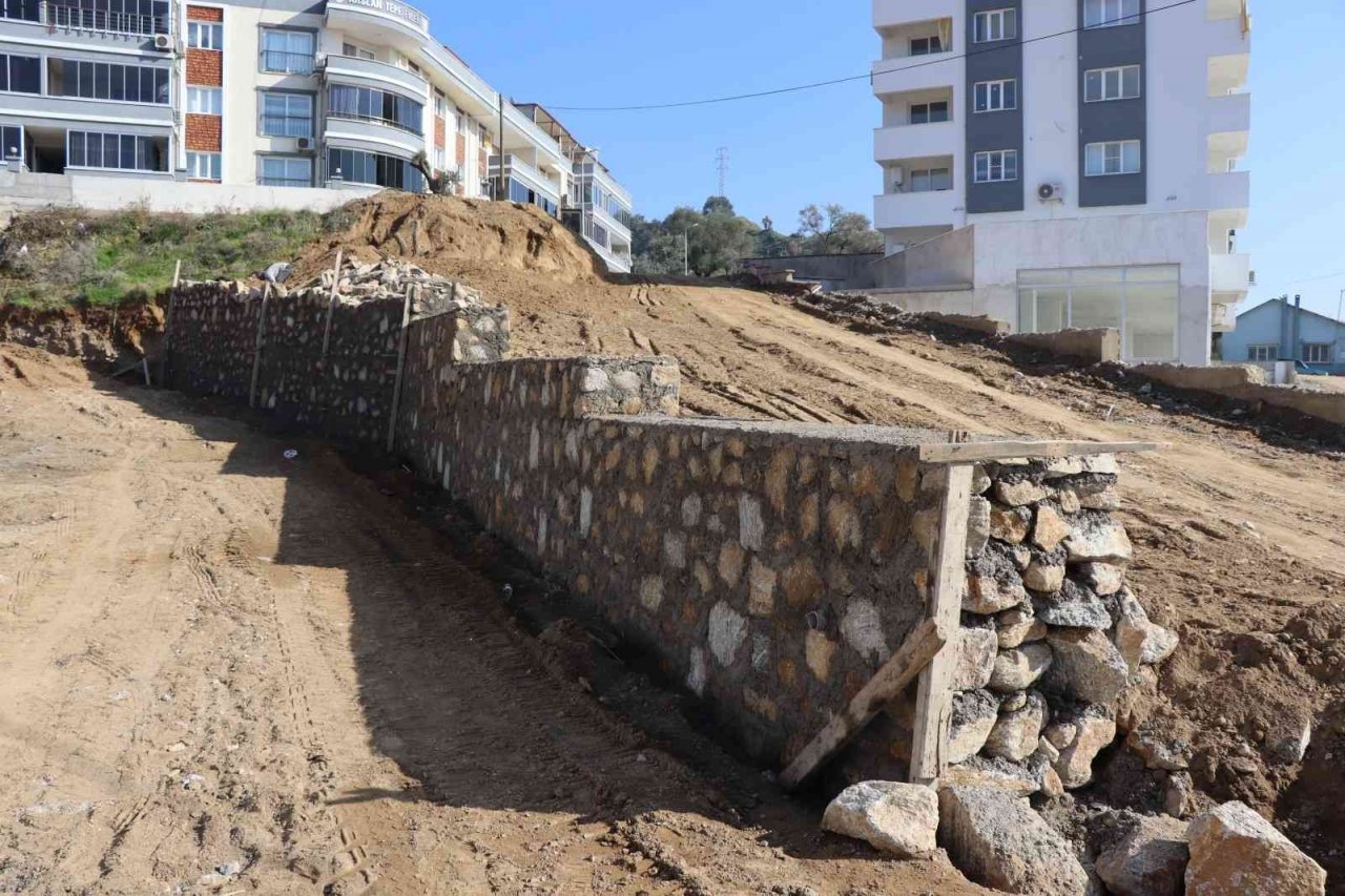 Nazilli’de yol çalışmaları aralıksız devam ediyor