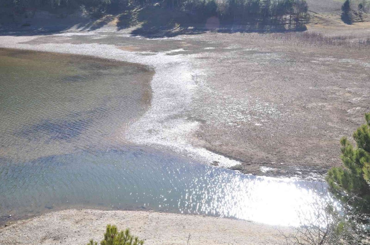 Sünnet Gölü’ne gelen ziyaretçiler umduğunu bulamıyor