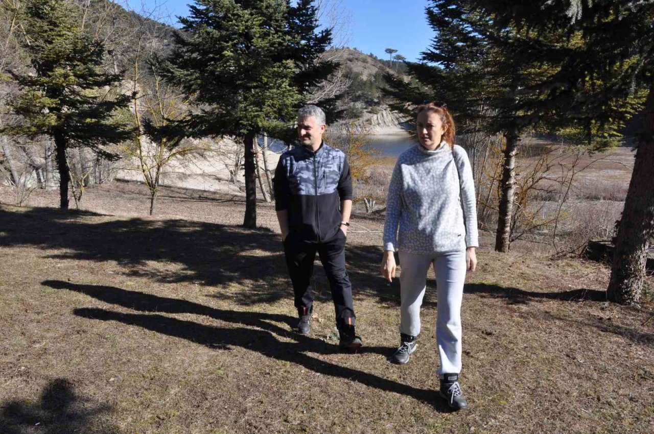 Sünnet Gölü’ne gelen ziyaretçiler umduğunu bulamıyor