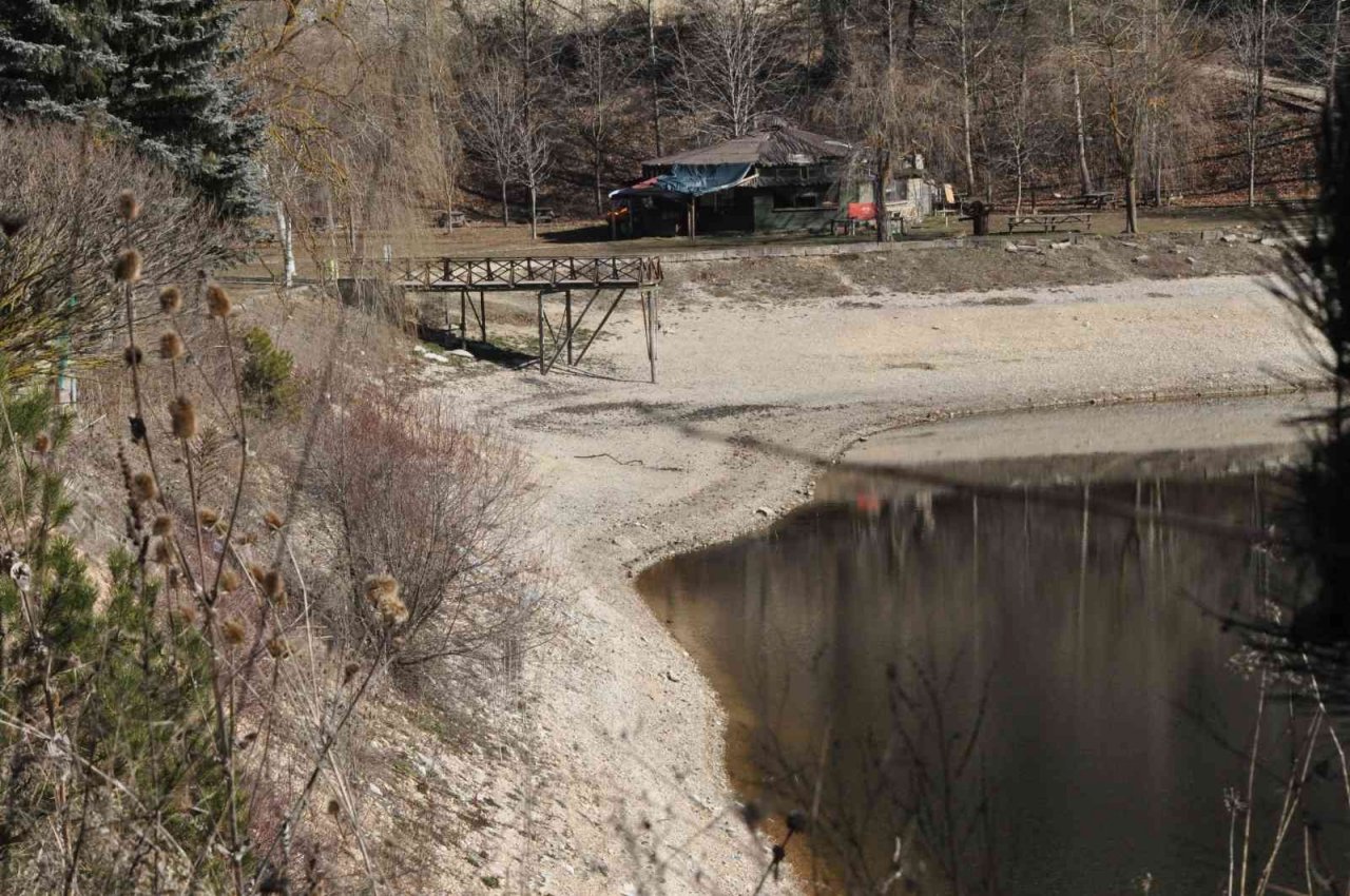 Sünnet Gölü’ne gelen ziyaretçiler umduğunu bulamıyor
