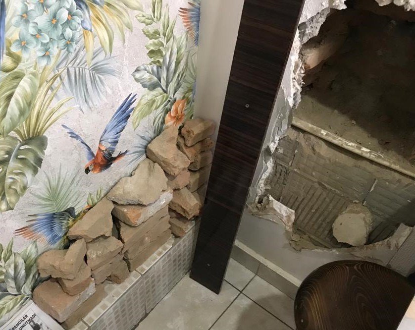 Tostçunun duvarını yıkıp sarrafı soymaya çalıştılar