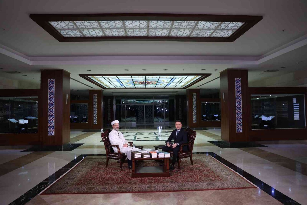 Diyanet İşleri Başkanı Erbaş: “İsveç’teki Türkiye büyükelçiliğinin önünde yine bu saldırının yapıldığı yerde Kur’an’a saygı programı yapılacak”