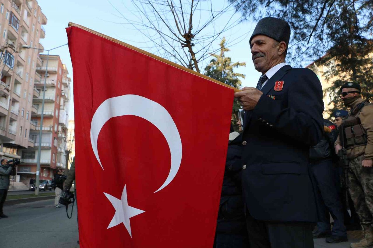 Uğradığı silahlı saldırı sonucu 22 yıl önce şehit edilen Ali Gaffar Okkan Diyarbakır’da anıldı