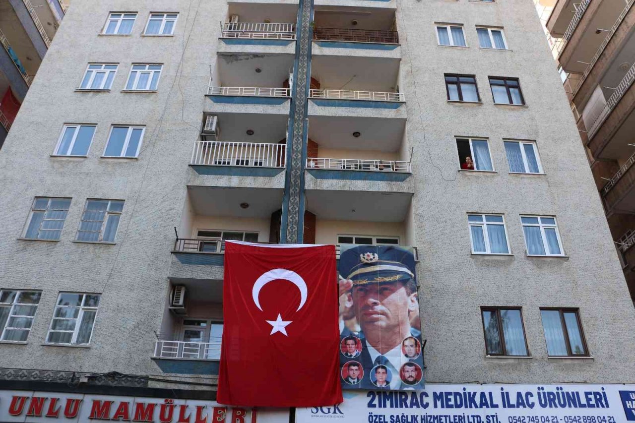 Uğradığı silahlı saldırı sonucu 22 yıl önce şehit edilen Ali Gaffar Okkan Diyarbakır’da anıldı