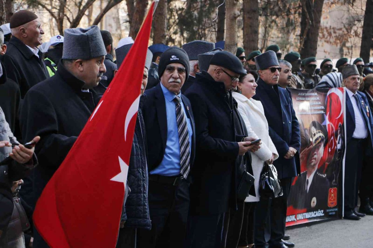Uğradığı silahlı saldırı sonucu 22 yıl önce şehit edilen Ali Gaffar Okkan Diyarbakır’da anıldı