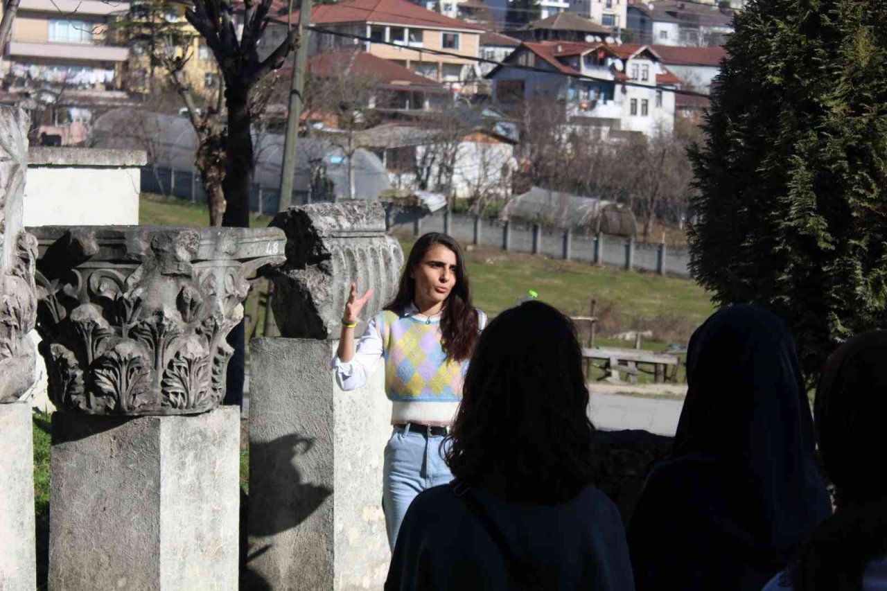 Turizm elçileri öğrenciler antik kenti gezdi