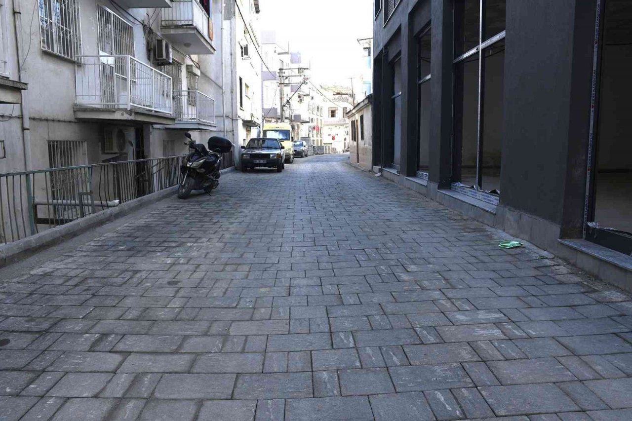 Eski Kuşadası’nın tarihi sokakları aslına uygun olarak yenilendi