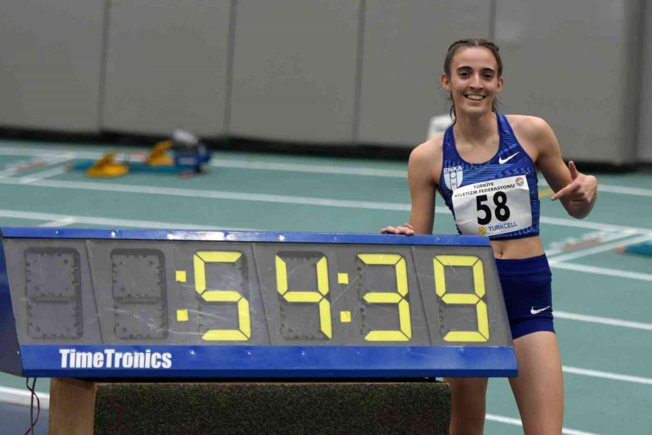 Eskişehirli genç sporcudan 400 metrede iki günde 2 rekor