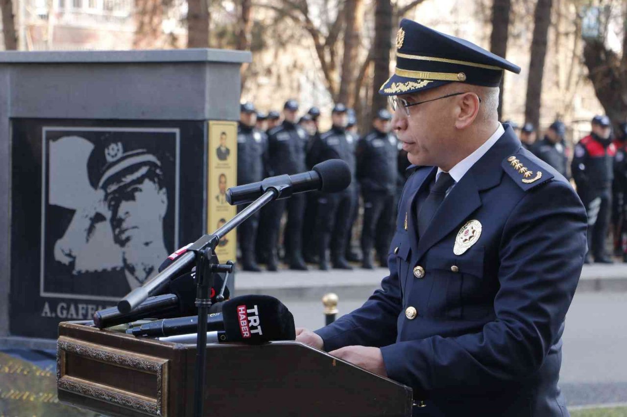 Uğradığı silahlı saldırı sonucu 22 yıl önce şehit edilen Ali Gaffar Okkan Diyarbakır’da anıldı