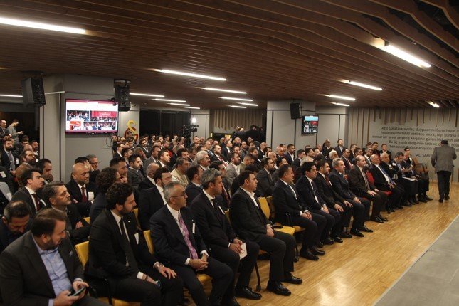 Dursun Özbek: “Sürpriz projemiz var”